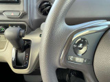 手元のスイッチでオーディオ操作出来ます☆視線をずらさなくて良いので安全運転にも一役かっていますね♪