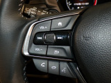 【ステアリングリモコン】ステアリングにオーディオ調節可能なスイッチが装備されていますので運転中でも視線をそらさずにオーディオの調節が可能です!