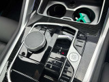 【シフト】スポーティーさを極めたなめらかなシフトチェンジが可能で、快適なクルージングからダイナミックな走りまで、さまざまな運転スタイルに適応いたします。