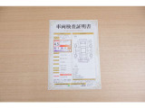 【車両検査証明書】店頭にて、クルマの状態が一目で分かる査証明書を公開中。トヨタ認定検査員が厳しく検査し、状態を点数と図解で表示しています。修復歴はもちろん、傷やヘコミの箇所や程度がご確認いただけます。
