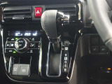 ストレート式のシフトレバーを採用しております♪シンプルなので、誰でも使いやすいですネ☆