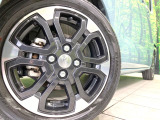 【純正15インチアルミホイール】外観にマッチした純正アルミホイールを装着しております。各種社外アルミホイールや、スタッドレスタイヤも取扱いしております。是非ご相談ください♪