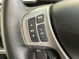 ステアリングスイッチがついていますので、オーディオのチャンネル変更、ボリューム、ジャンル変更が操作可能です。ハンドルから手を離さず安全に操作できます。