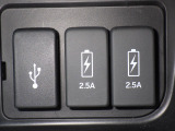 2.5A USBポートなら、スマホやタブレットを高速充電!外出先での充電切れの心配もなく、仕事や趣味の時間をスムーズにサポートします
