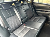 後部座席も気になるようなキズ・汚れやへたり等、大きなダメージはなく、良好な状態です。