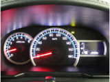 とっても見やすいメーターです。夜間時はラグジュアリーな気分にさせてくれる照明が魅力ですので、夜のドライブも楽しみになりますよ♪