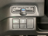 ハンドルの左下にETCとHondaセンシング用の、VSA(ABS+TCS+横滑り抑制)解除スイッチなどがついています。高速道路の料金所の通過も楽々です。 カードの取り出しもしやすい場所についています。