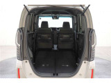 後席を格納すると大きなスペースが出来るので大きな荷物も積み込めます!