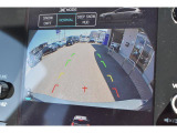 リヤカメラ付きなので、シフトレバーをリバースにすると連動してカメラ映像に切り替わります。