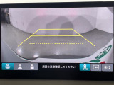 【バックモニター】後ろのカメラの映像をモニターに映し出すことができます!後方の見えない死角や、障害物との距離感をしっかり確認することができます!駐車が苦手な方におすすめです。