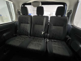後席も足元広々で快適ですよ!
