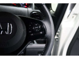 Hondaセンシングの機能のひとつ、アダプティブクルーズコントロール付!アクセルから足を離しても設定したスピードと前車との車間を保ち走行してくれます!車線維持もアシスト☆高速道路で疲労軽減ですね☆
