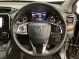 ハンドルにHondaセンシング系のクルーズコントロールやレーンキープアシストなどのスイッチと、オーディオの操作スイッチが装備されています。ハンドルから手を離さず安全に操作できます。