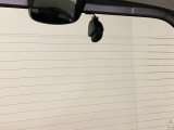 後方にもドライブレコーダーのカメラが付いています。前後両方でお車の周りを監視・記録いたします。
