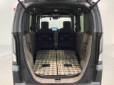 リアシートを倒すと、ラゲッジスペースを広くお使いいただけます!