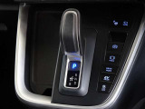 電動パーキングブレーキ・ブレーキホールドを装備してます。ホールド機能は信号待ちが多い一般道で疲労軽減になり、大好評です!