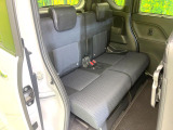 後部座席も気になるようなキズ・汚れやへたり等、大きなダメージはなく、良好な状態です。