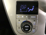 左右独立温度コントロールフルオートエアコンです。運転席、助手席それぞれで独立して温度設定ができます。冷え性の方が乗っても安心ですね♪