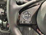 ステアリングにオーディオ操作スイッチが付いています。オーディオ画面に直接タッチしなくても操作が出来ますので、運転に集中できます。