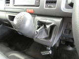 5速ギヤのマニュアルシフト車です。