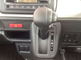 足元広々インパネシフトCVTオートマです。