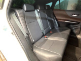 後部座席も気になるようなキズ・汚れやへたり等、大きなダメージはなく、良好な状態です。