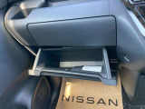 グローブボックスは奥行きがあり、日常品や車検証、その他の収納に便利です!