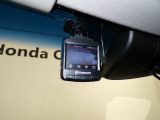 今や必需品となったドライブレコーダーも装着されています。運転中の記録を録画してくれます、万が一の時にドライブレコーダーがあれば安心です!