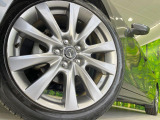 【純正18インチアルミホイール】外観にマッチした純正アルミホイールを装着しております。各種社外アルミホイールや、スタッドレスタイヤも取扱いしております。是非ご相談ください♪