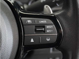 ◆アダプティブクルーズコントロール◆予め設定した車速内でクルマが自動的に加減速。前走車との適切な車間距離を維持しながら追従走行します。【LKAS】車線維持支援システムでステアリング操作を支援。