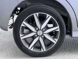 【純正アルミホイール】オシャレな純正アルミホイール付きですので見た目がカッコイイですよ♪