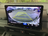 バックも安心のバックカメラ付いています。バックカメラがあると、いつでも安全にバックできますね。死角も減ります。