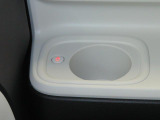 ホッとカップホルダーが運転席・助手席にあります。ホットドリンクをちょうど良い温度でキープしてくれる保温機能付で嬉しいです。