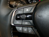 【ステアリングリモコン】ステアリングにオーディオ調節可能なスイッチが装備されていますので運転中でも視線をそらさずにオーディオの調節が可能です!