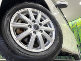 【15インチアルミホイール】外観にマッチしたアルミホイールを装着しております。各種アルミホイールや、スタッドレスタイヤも取扱いしております。是非ご相談ください♪