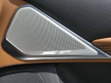 オプションのパフォーマンスBOSEサウンドシステム付き。ダイナミックで臨場感あふれる音響空間です。