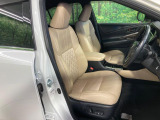 運転席シート廻りは使用感も少なく、良好な状態となっています。前オーナー様が丁寧に使っていたことがよくわかりますね。