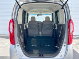 後席を格納すると、これだけの広さが!シーンに合わせたシートアレンジで、大きな荷物も積むことが出来ます♪