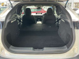 リアシートを倒せば、広い荷室を確保できます。
