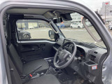 運転席からの視界もよくどなたがお乗りになられても運転しやすい車両になっています☆