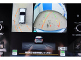 バックギアに入れるとバックカメラの映像がナビに映ります。障害物までの距離もわかりやすいです。