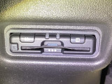 高速道路のご利用時にとても便利なETC車載器付。カードをセットするだけで高速道路を利用でき、お財布にも優しく,料金所をノンストップで通過でき便利です。
