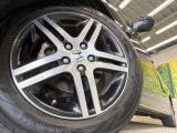 【純正17インチアルミホイール】外観にマッチした純正アルミホイールを装着しております。各種社外アルミホイールや、スタッドレスタイヤも取扱いしております。是非ご相談ください♪