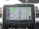 純正メモリーナビ〈MM520D-L〉装備しております! 10インチワイドの大型モニターです!