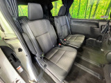 後部座席も気になるようなキズ・汚れやへたり等、大きなダメージはなく、良好な状態です。