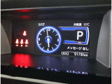 スタイリッシュなデザインのインパネ。各操作スイッチは使いやすい位置に配置されてます。