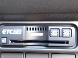 ■【ETC車載器】が装備されています。セットアップをしてお渡しとなり、ETCカードを差し込むだけで高速道路の利用が可能です。