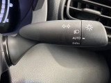 【オートライト】周りの明るさに応じて自動でヘッドライトの点灯・消灯ができる機能です!ライトの付け忘れ・消し忘れなどが無くなり、雨の日や夕方の走行も安心!トンネル通過時も便利ですね♪