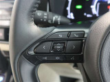 ステアリングスイッチ付き。前方から目を離すことなく操作することが可能です。