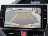 バックガイドモニターで、後方を確認しながら安心して駐車することができます。運転初心者も熟練者も必須の機能ですよ!